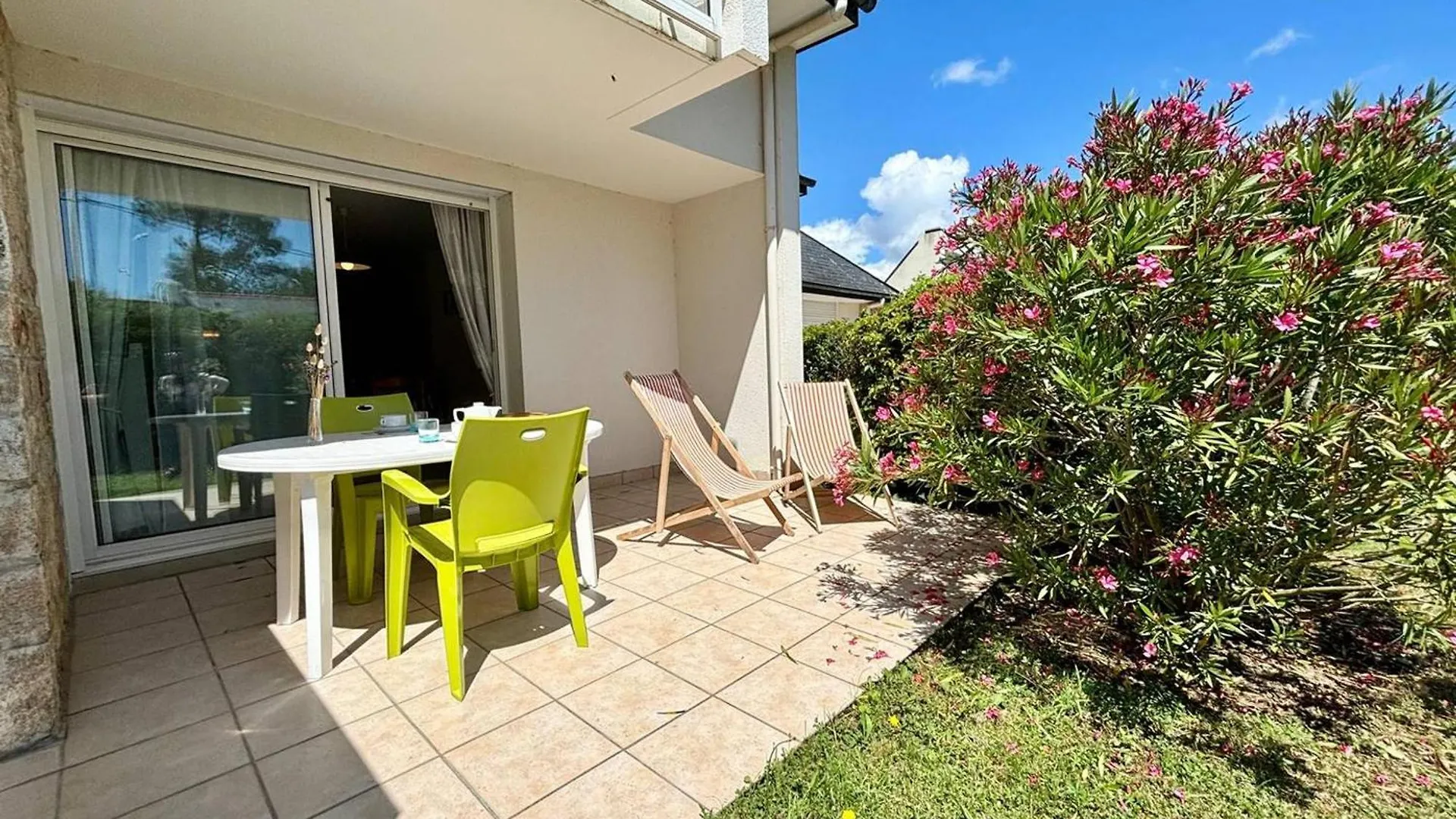 Appartement 2 Pieces Avec Jardin, Calme, Proche Plage Et Commerces, Parking Prive Inclus, Carnac - Fr-1-377-33