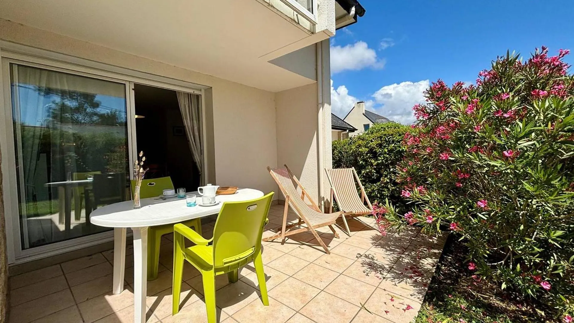 Appartement 2 Pieces Avec Jardin, Calme, Proche Plage Et Commerces, Parking Prive Inclus, Carnac - Fr-1-377-33